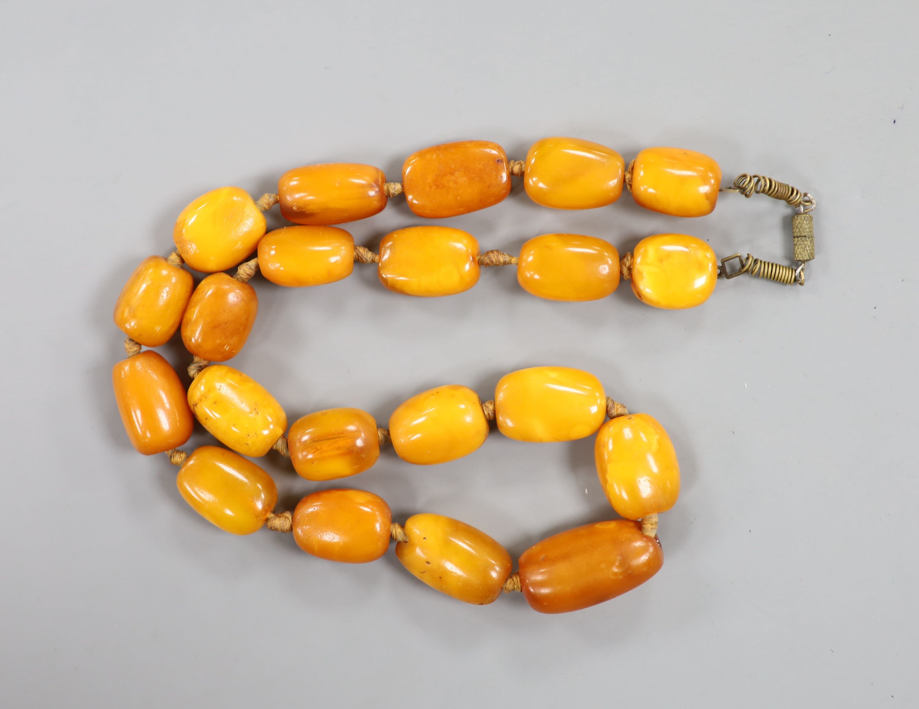 A single strand graduated barrel shape amber bead necklace, 46cm, gross weight 44 grams.